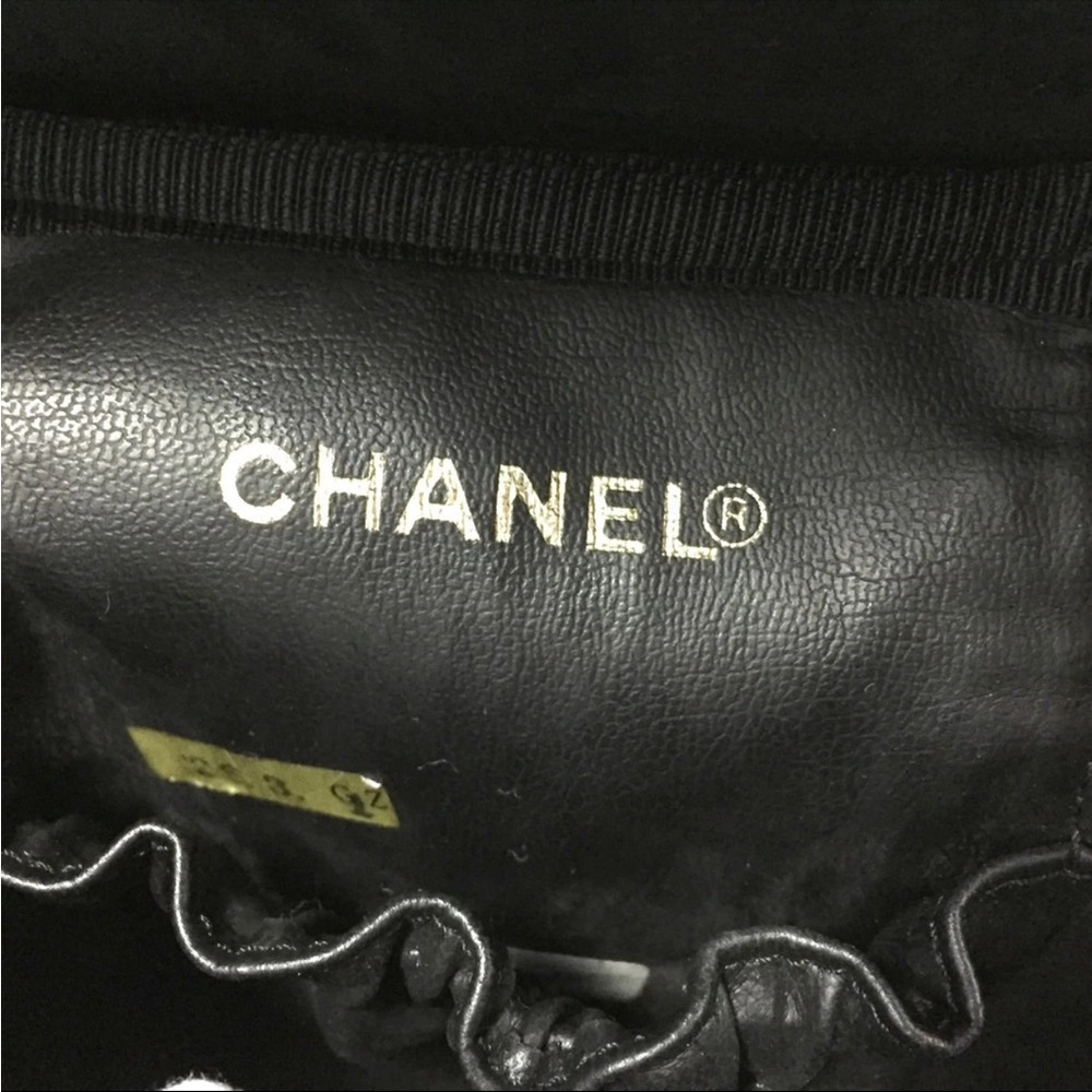 AUTH Black Chanel CC Leather Grained Calfskin Vanity Bag - Picture 12 of 14